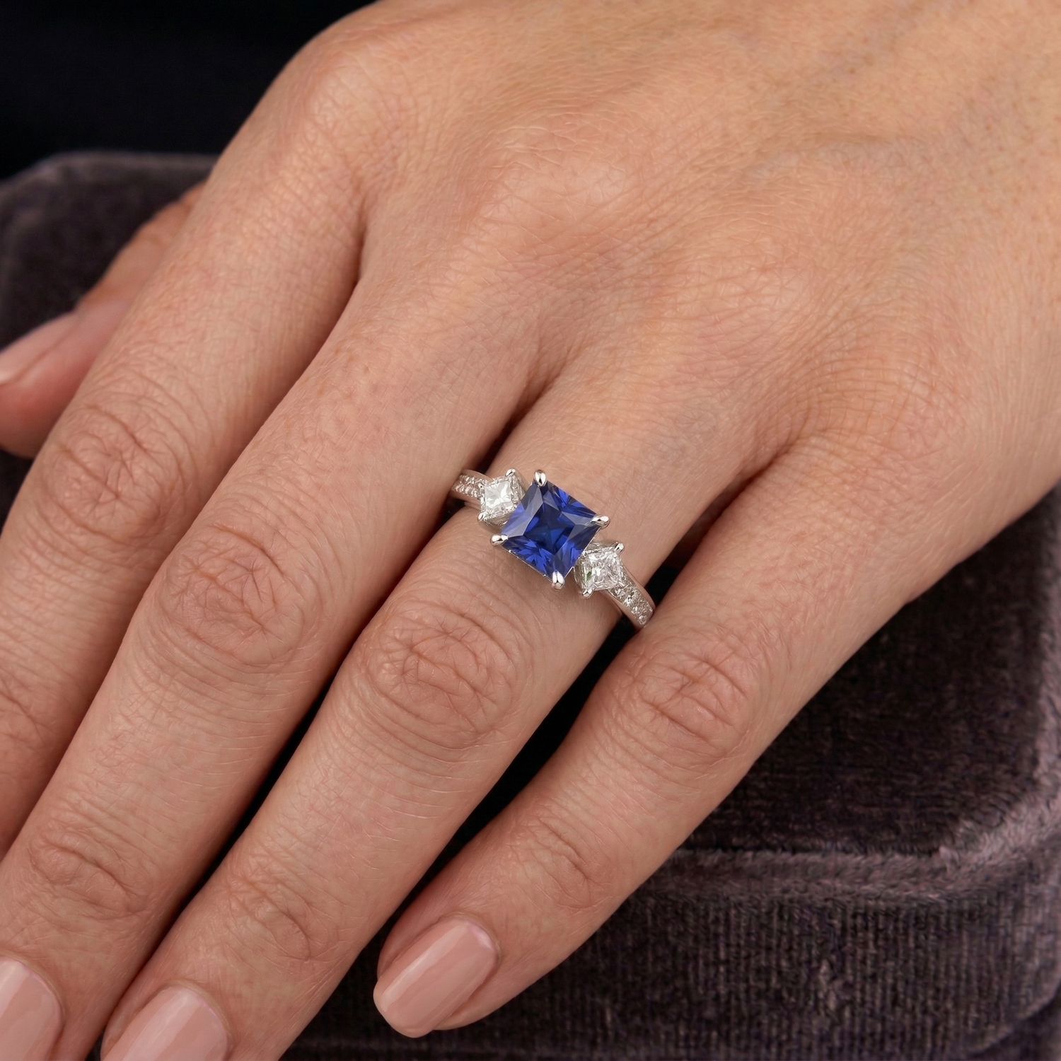 naturel round diamant 2.50carats bague sur blanc