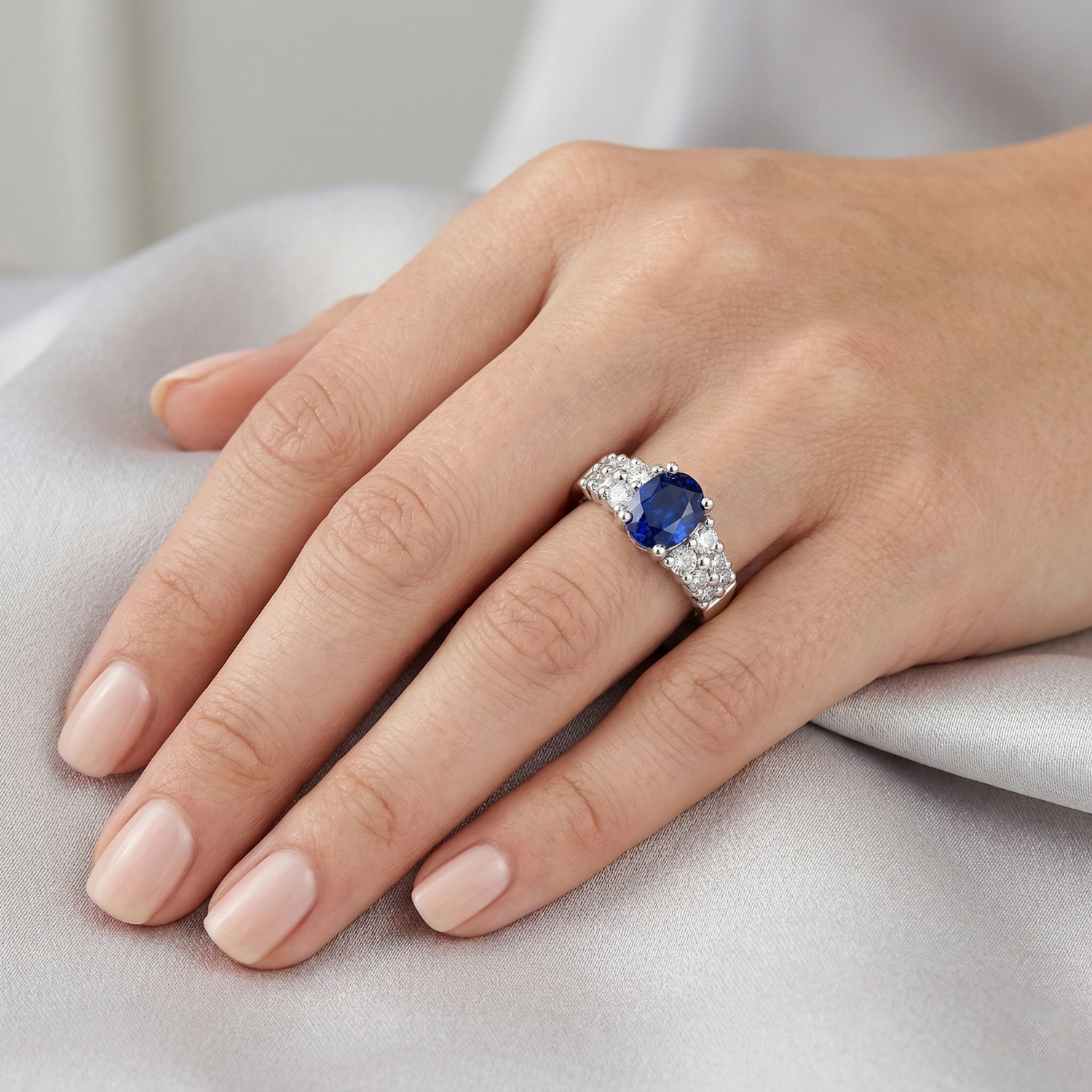 naturel oval diamant 2carats bague avec accents diamants