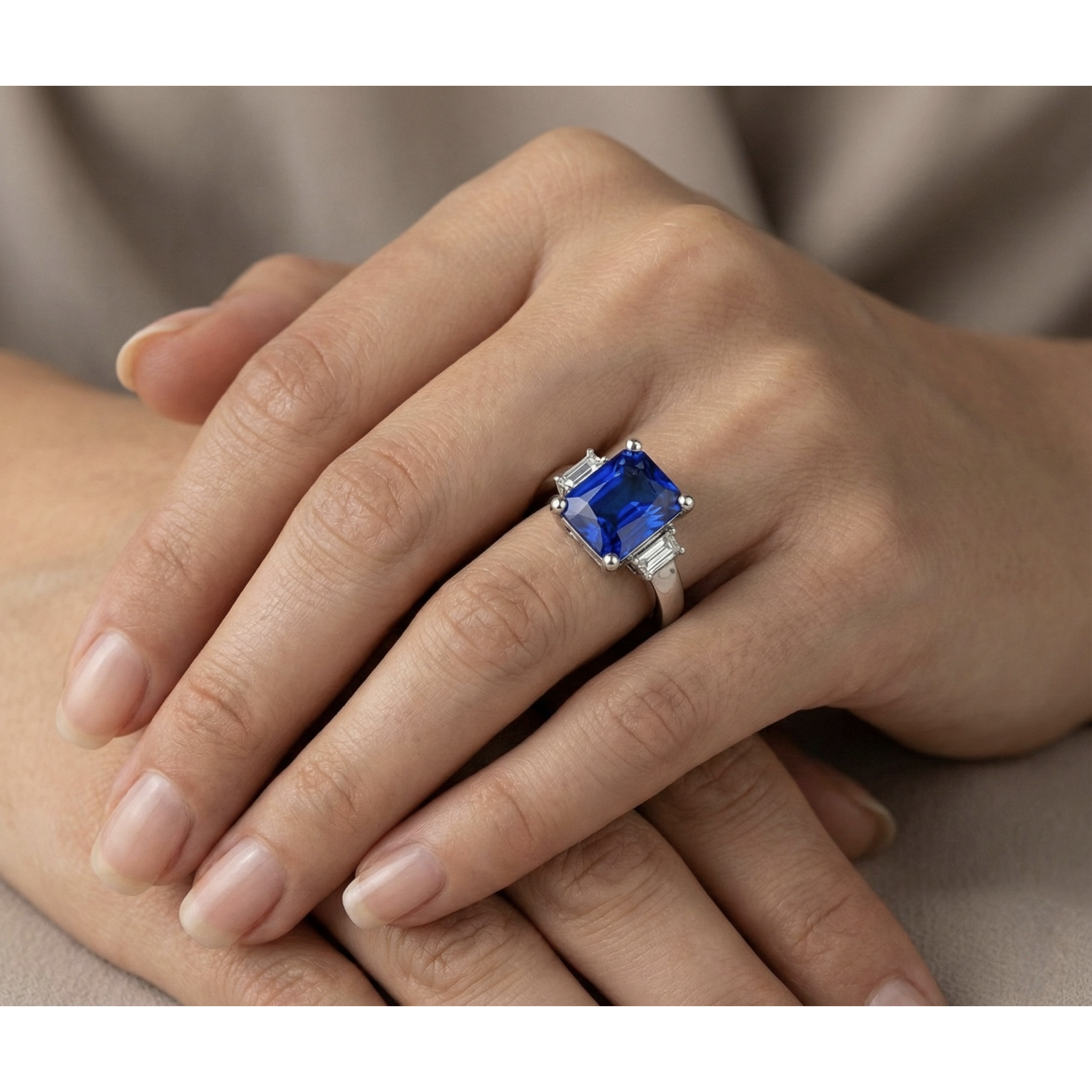 naturel radiant saphir 4carats bague sur blanc