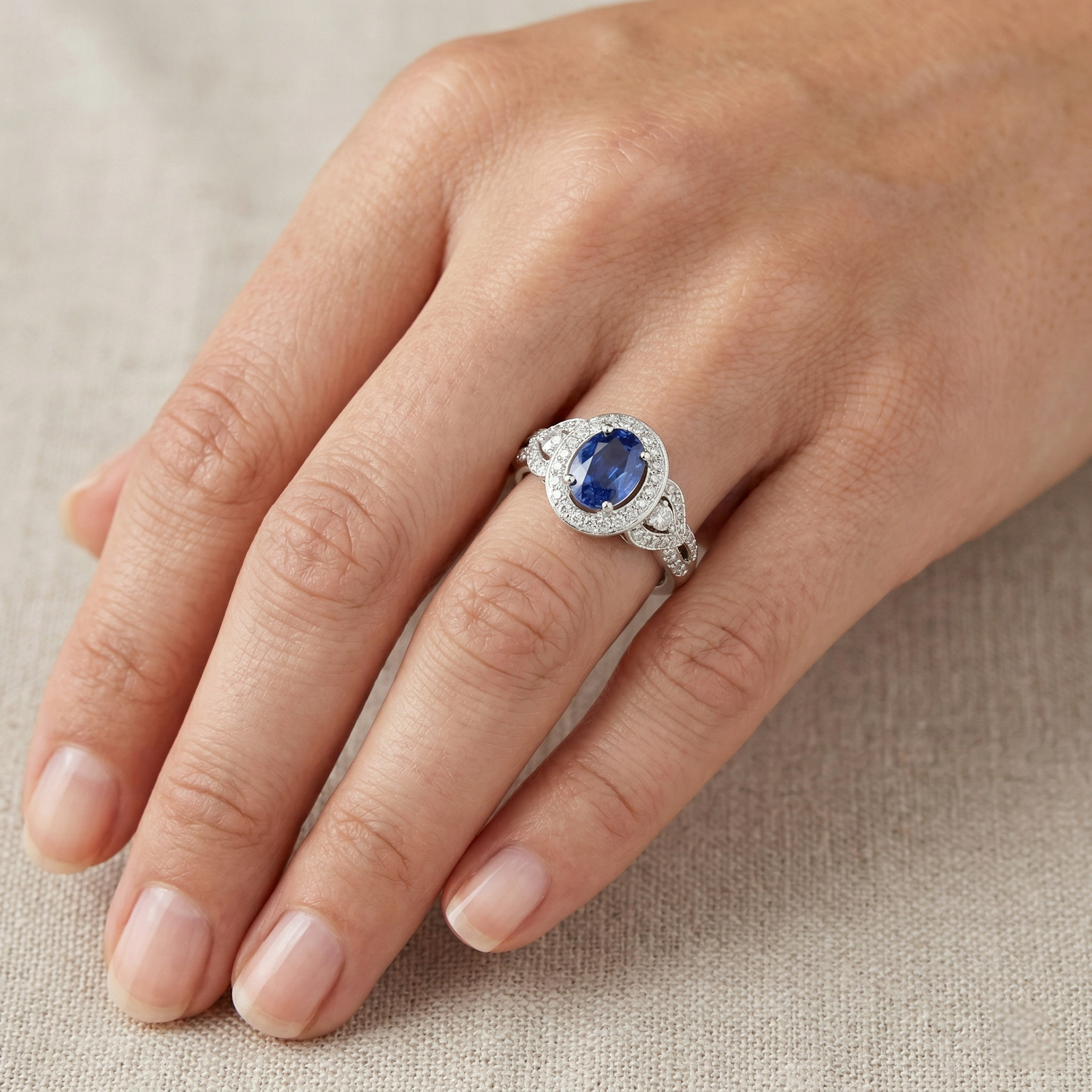 naturel oval diamant 3carats bague avec accents diamants