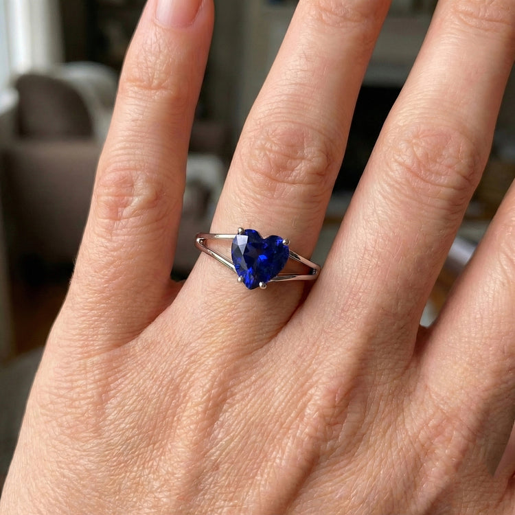 Bague Solitaire Coeur Saphir Sri Lanka Split Tige 2.50 Carats