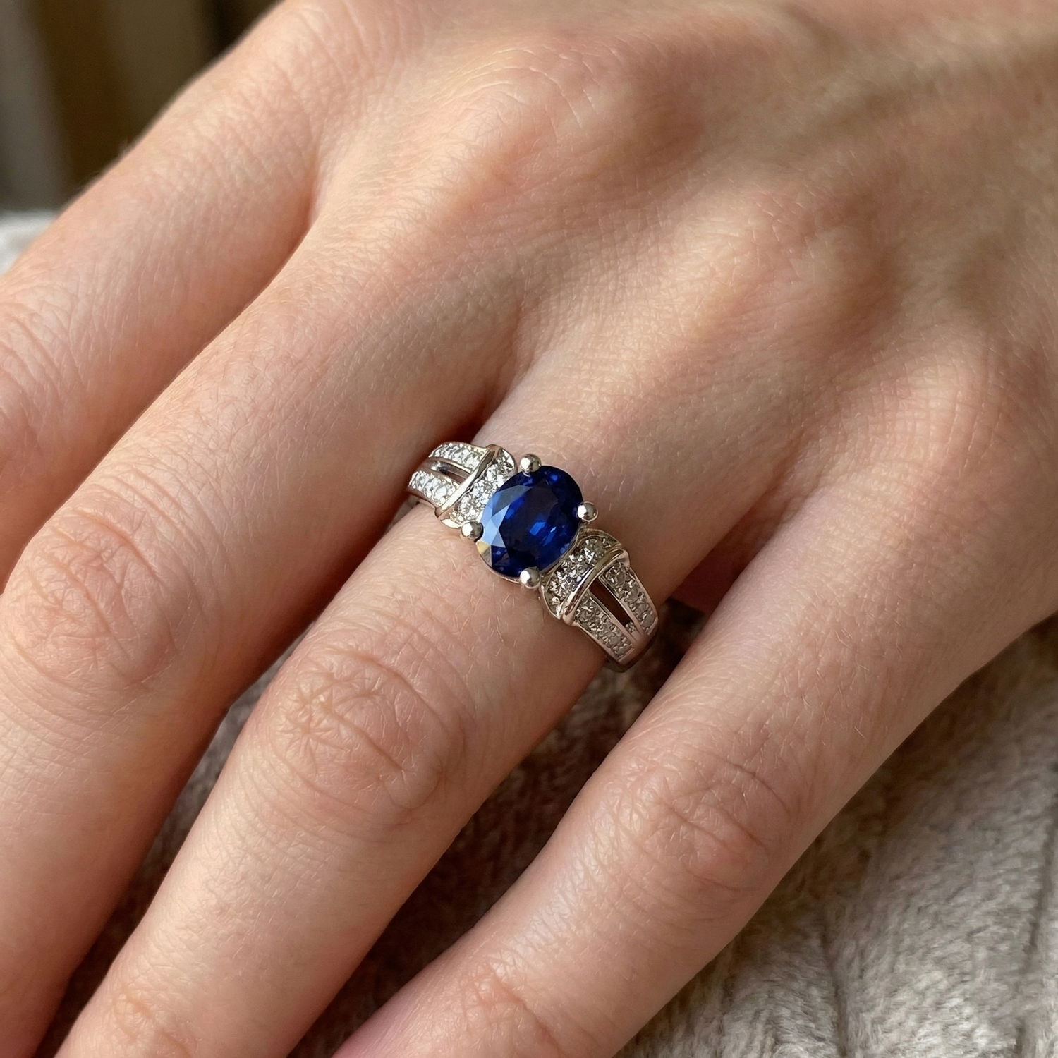 naturel oval diamant 1carats bague avec accents diamants