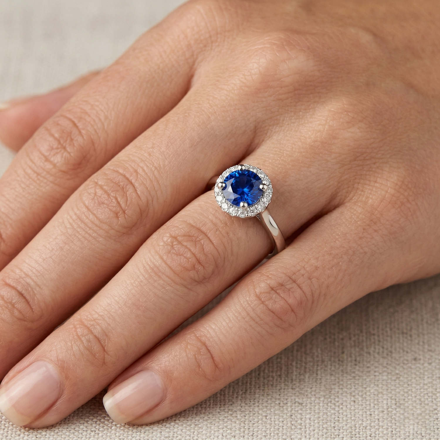 naturel round diamant 2carats bague sur blanc