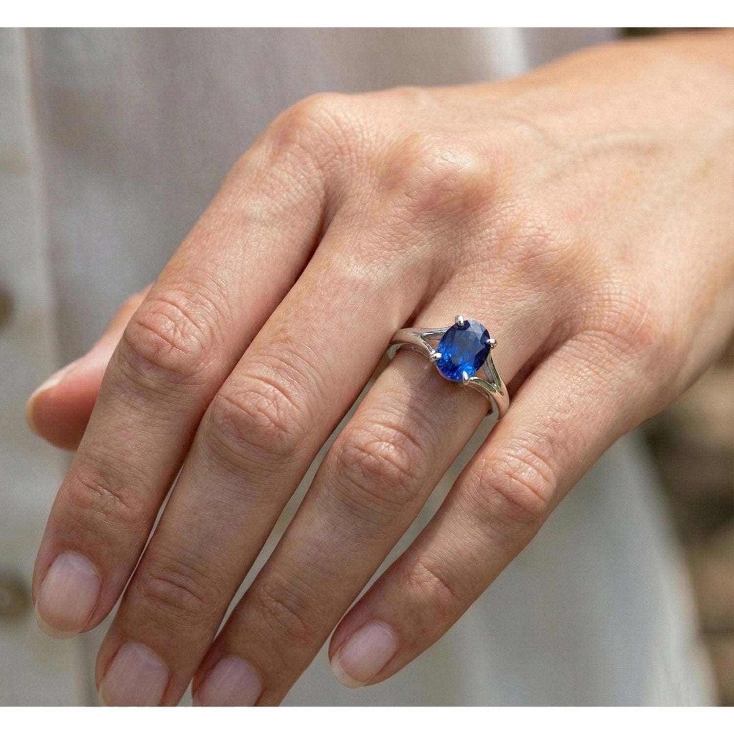 naturel oval saphir 2carats bague avec accents diamants