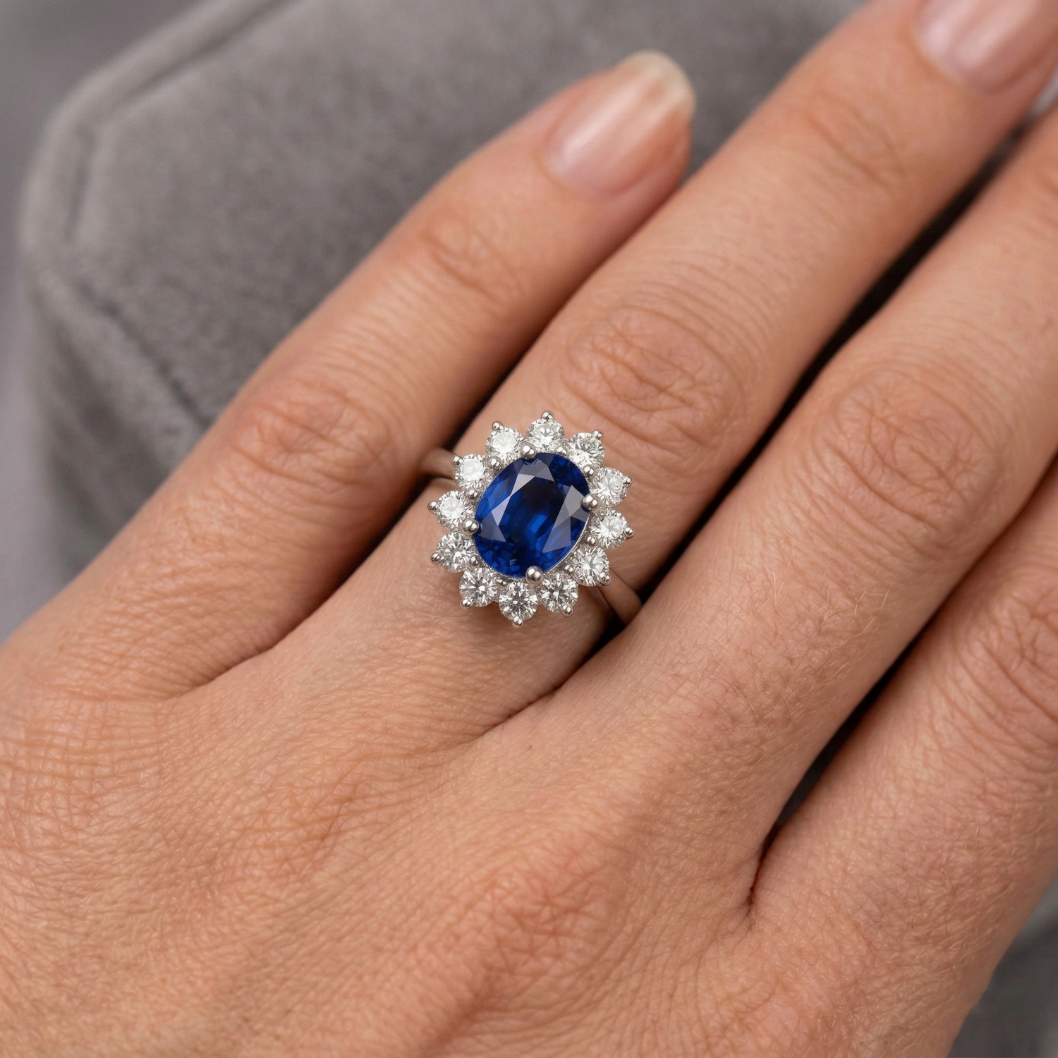 naturel oval diamant 3.70carats bague sur blanc