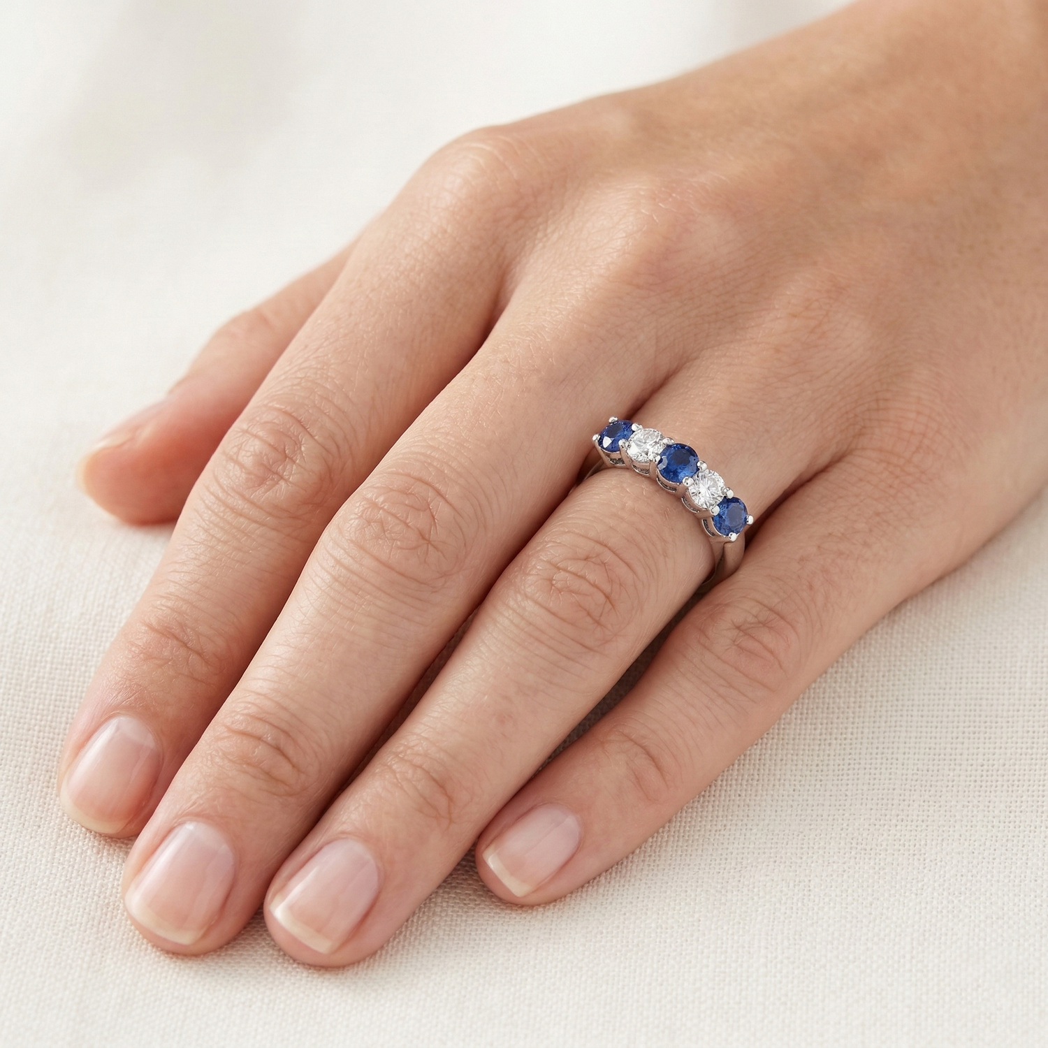 naturel diamant 1.50carats bague sur blanc