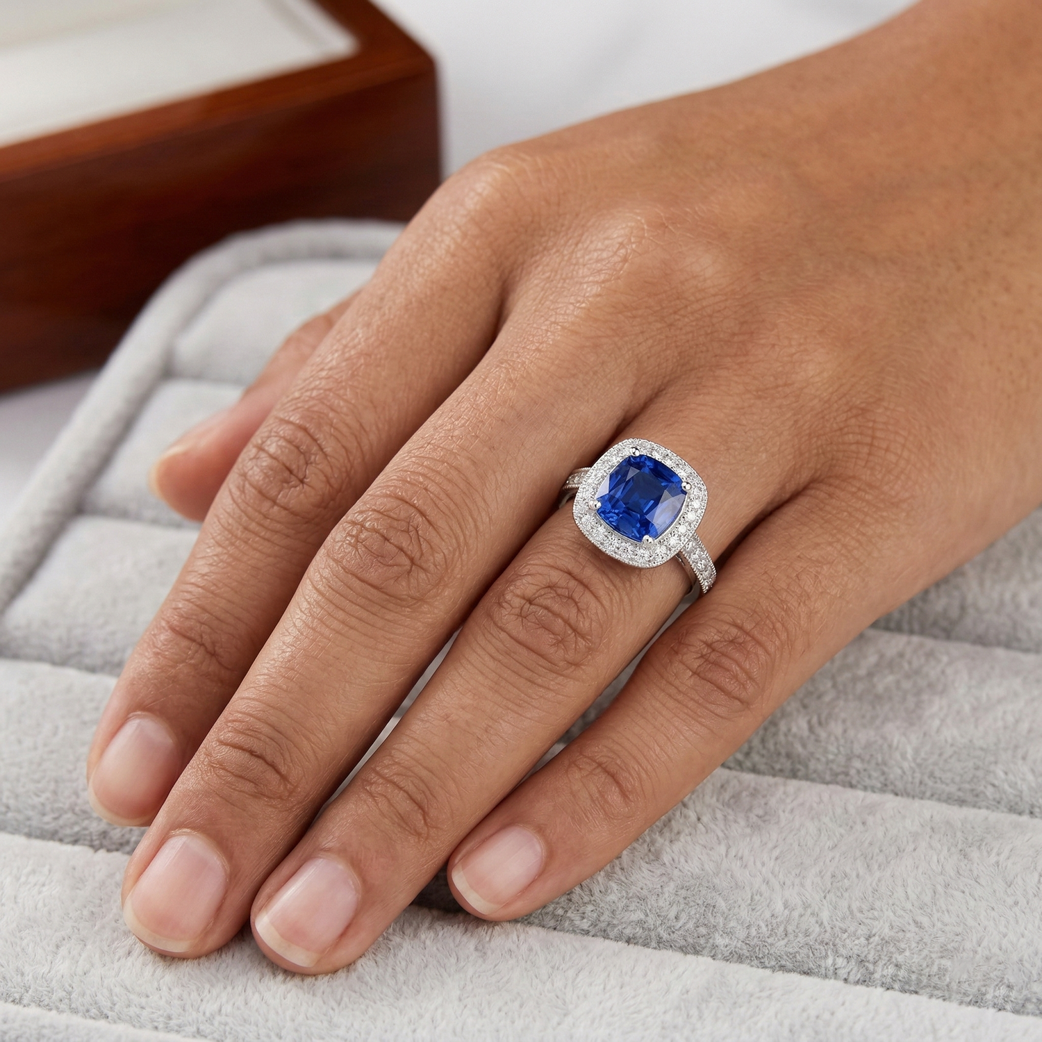 naturel cushion diamant 3.70carats bague sur blanc