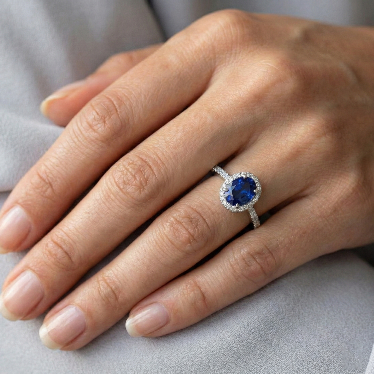 naturel oval diamant 3carats bague sur blanc