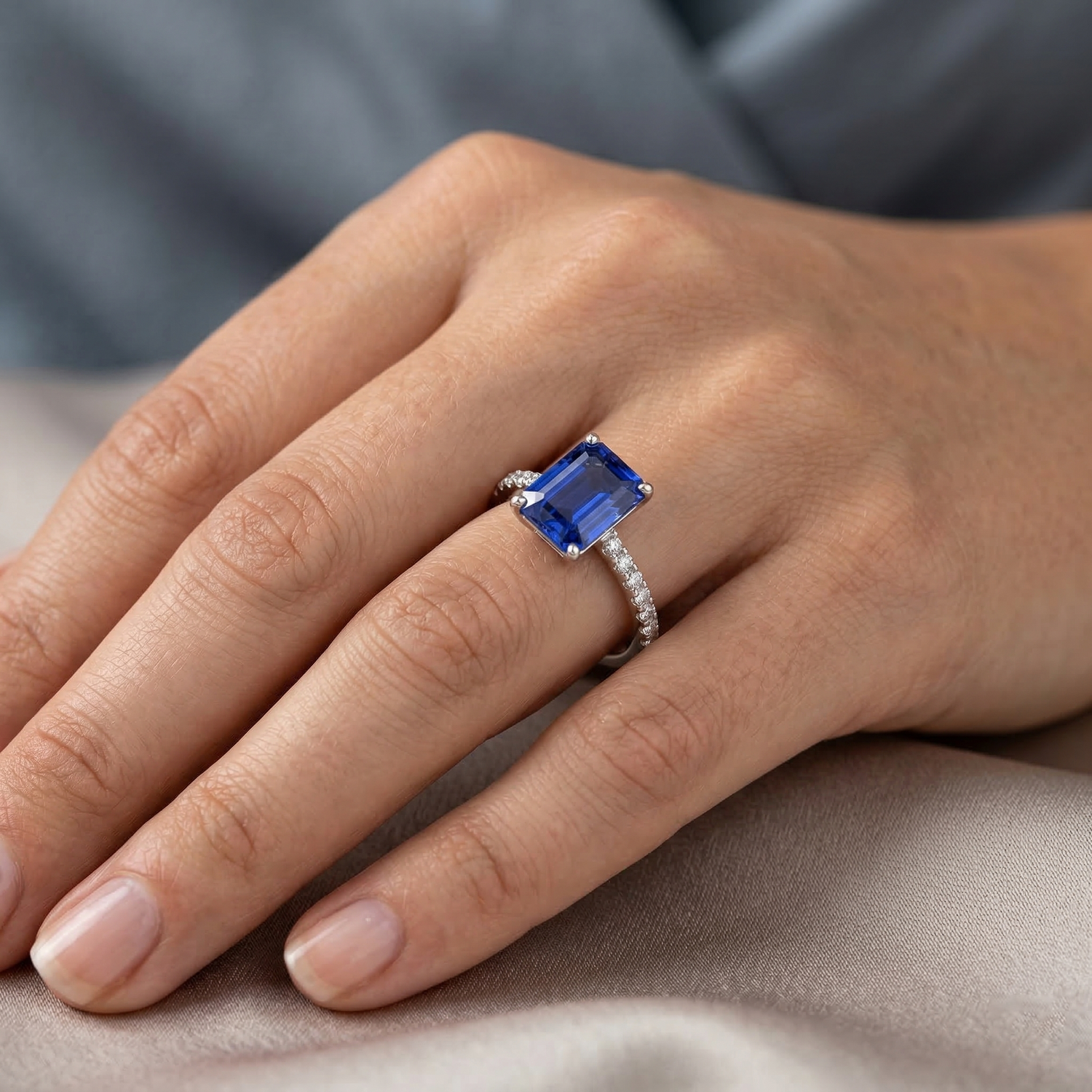 naturel diamant 2.70carats bague sur blanc