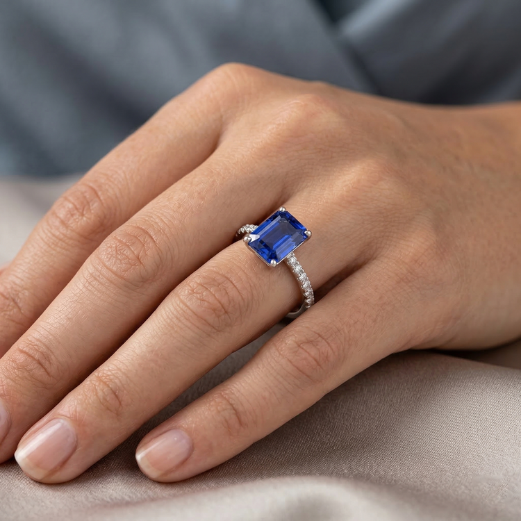 naturel diamant 2.70carats bague sur blanc