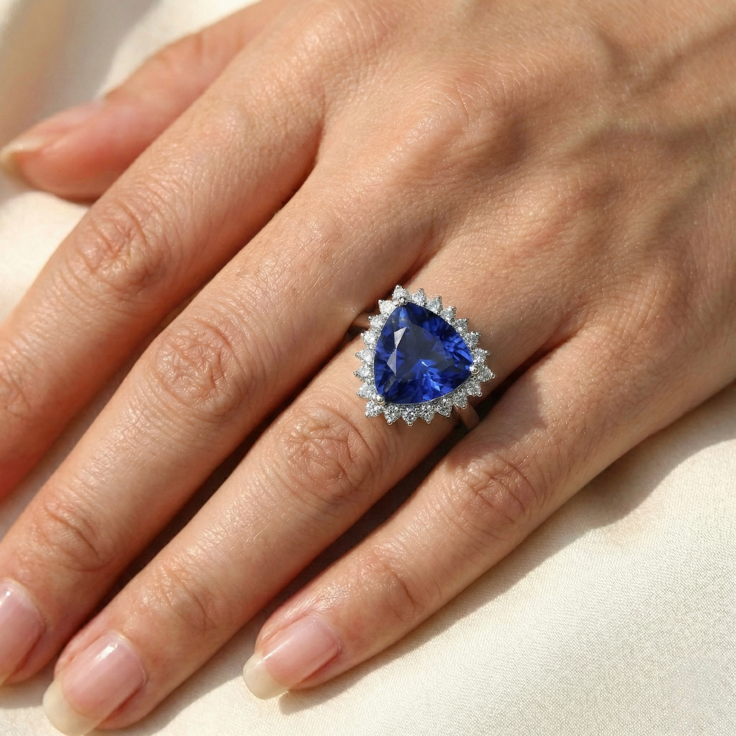 naturel round diamant 3.50carats bague sur blanc