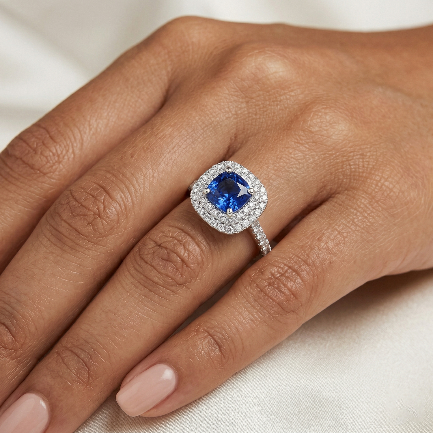 naturel round diamant 2carats bague sur blanc