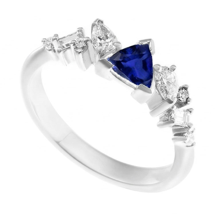 Bague en saphir bleu et diamants avec trillion en V de pierres précieuses 1 carat