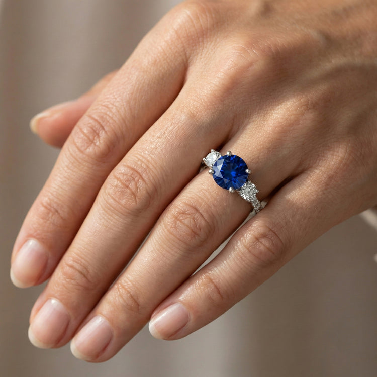 Bague femme diamant saphir 3.50 carats en or Coupe Ronde avec accents