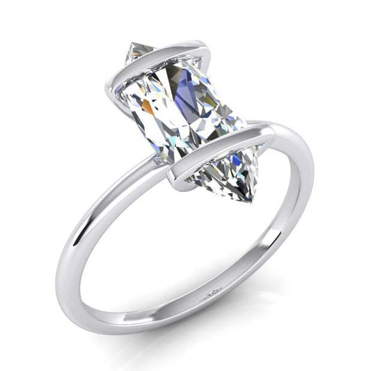Bague marquise à deux griffes, style unique