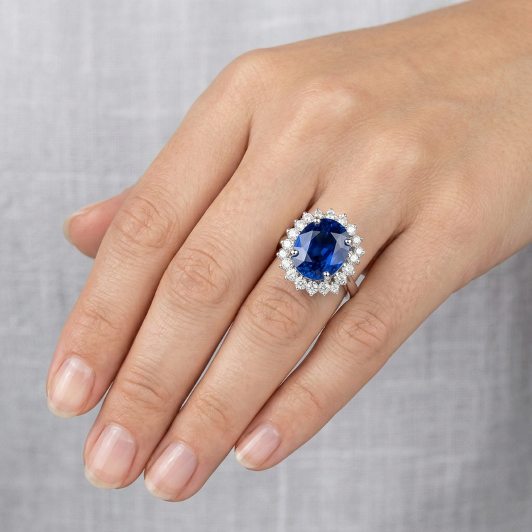 naturel round diamant 8.01carats bague sur blanc