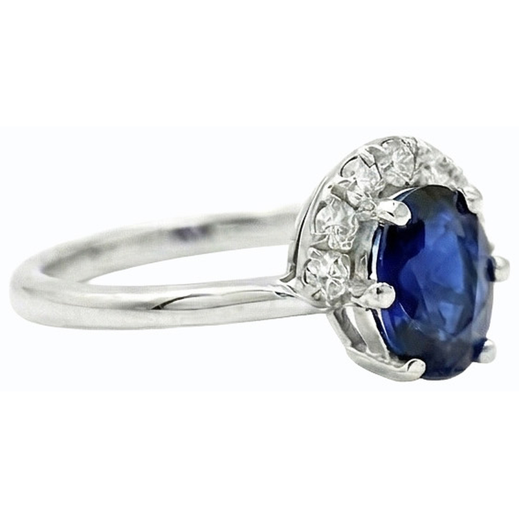 naturel oval saphir 2.50carats bague sur blanc