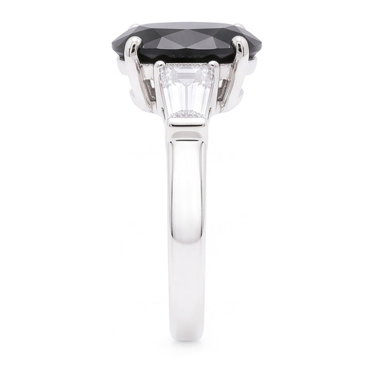 Bague trois pierres en or blanc 14K avec diamant noir naturel ovale et baguettes 3,6 carats