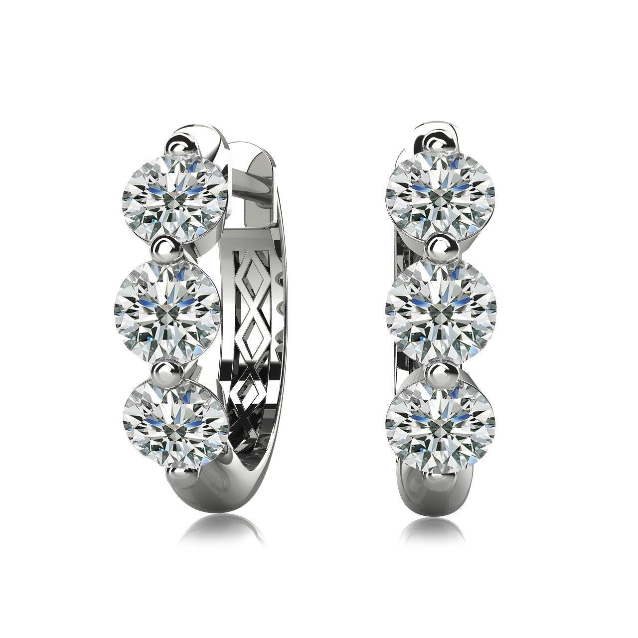 Boucles D'Oreilles Créoles Pour Femme En Or Blanc 14K Avec 3 Pierres Et Des Véritable Diamants Ronds De 3 Carats.