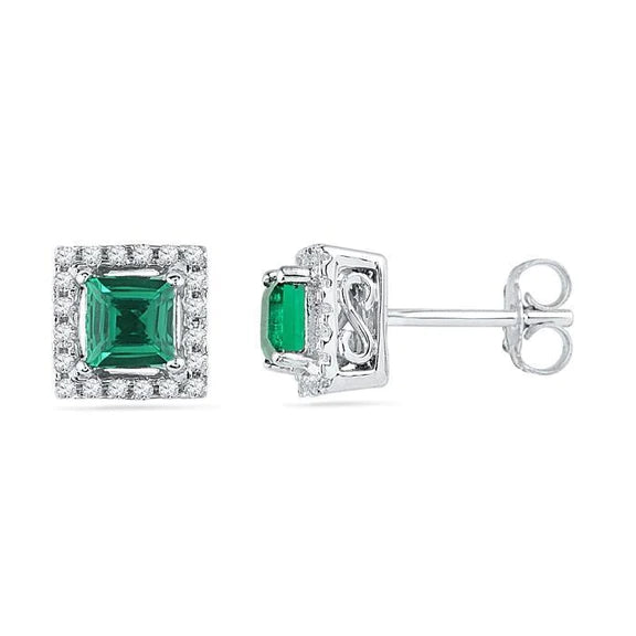 Boucles d'oreilles halo 3.90 carats émeraude Vert avec pavé de diamants