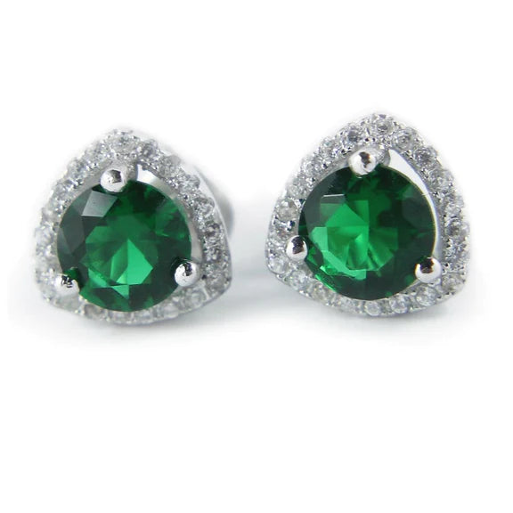 Boucles d'oreilles halo en forme de trillion 7 carats émeraude Vert avec diamants