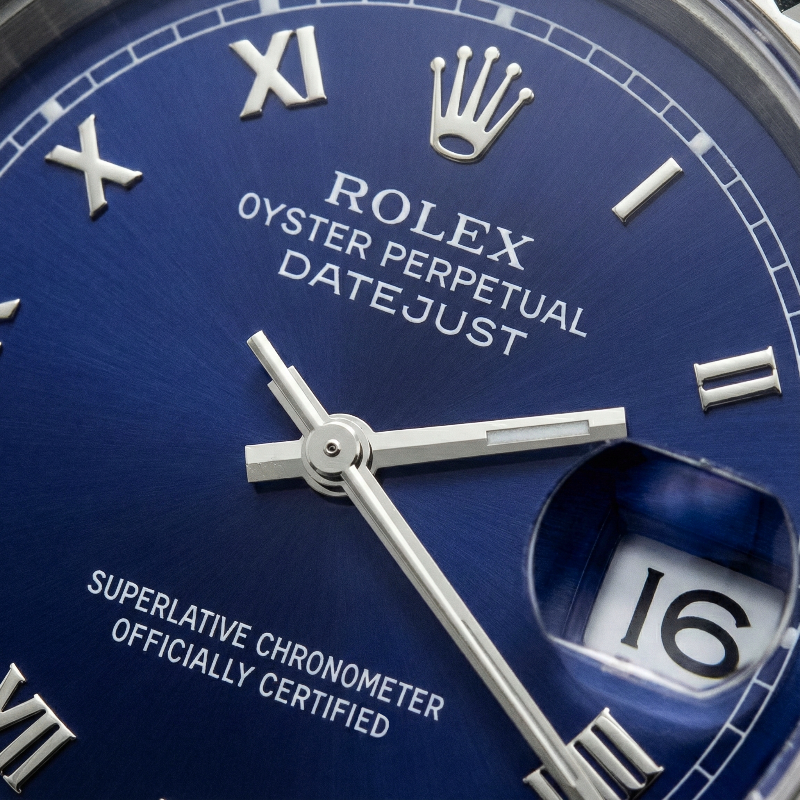 Cadran romain bleu lunette cannelée dames date juste montre rolex acier inoxydable