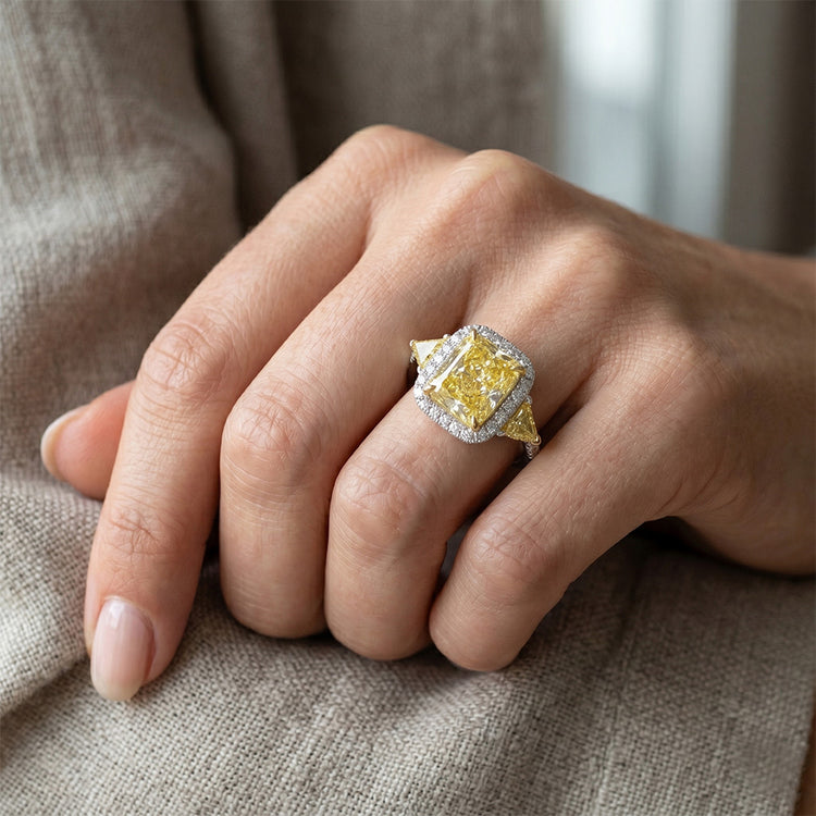 Chatoyant Diamant Jaune Canari Bague Halo 3,5 carats – Or