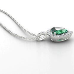Collier de 7.60 carats avec émeraude Vert et diamants ronds taillés en cœur