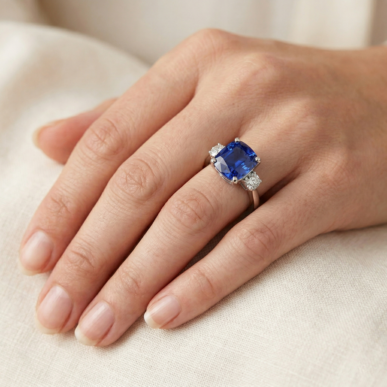 naturel cushion saphir 2.75carats bague avec accents diamants