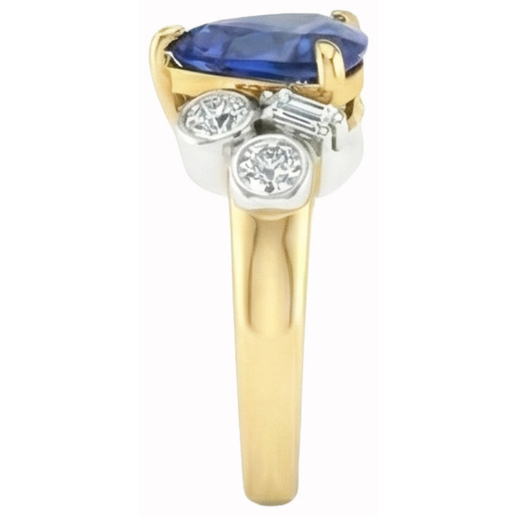 Diamants Naturels Extraits des Mines ( et non cultivés en laboratoire ) saphir Sri Lanka taille trillion en or jaune 6.11 ct. Anneau