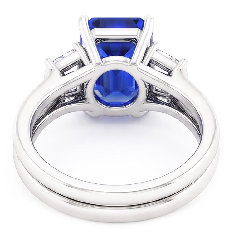 Ensemble de 3 bagues en saphir bleu éclatant et diamants baguette. 1.75 carats