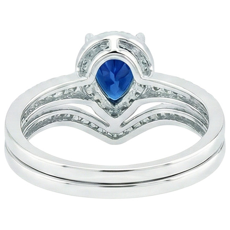 naturel pear diamant 4carats bague sur blanc