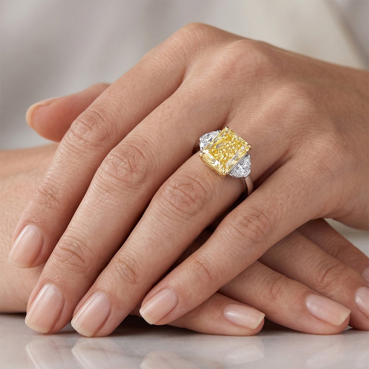 Fin Pureté VVS Diamant Canari Bague Trois Pierres – 3 carats Or