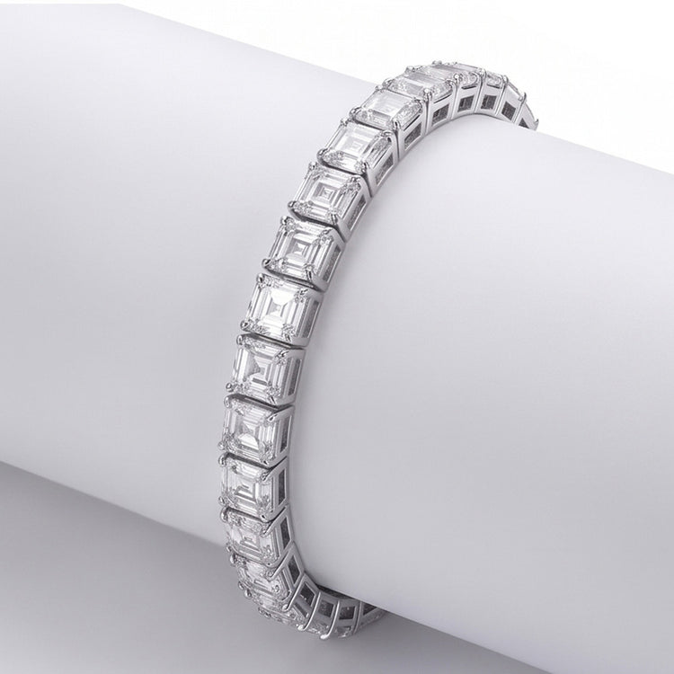 Le Bracelet Le Plus Cher Avec Des Véritable Diamants Naturels Extraits des Mines ( et non cultivés en laboratoire ) Asscher