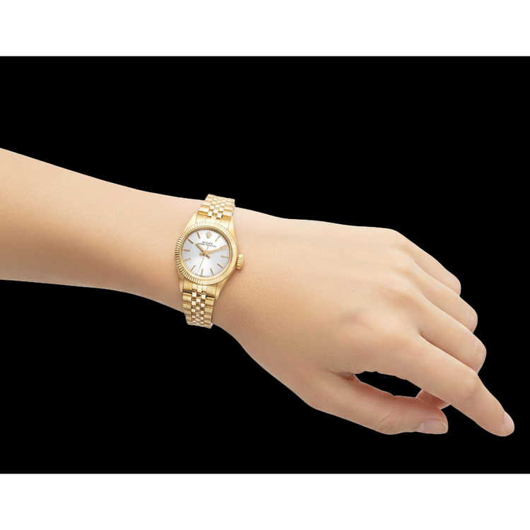 Montre Rolex Oyster Perpetual pour femme avec cadran argenté et or jaune 24 mm