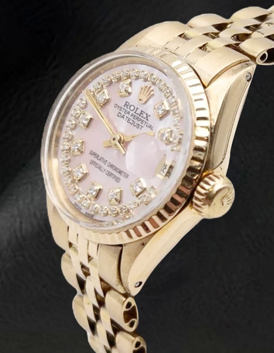 Montre Rolex Lady Datejust en or jaune avec cadran en diamant et chaîne en nacre rose