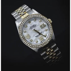 Montre Rolex Date 34 mm à lunette sertie de diamants (2 carats) et monture bicolore personnalisée.