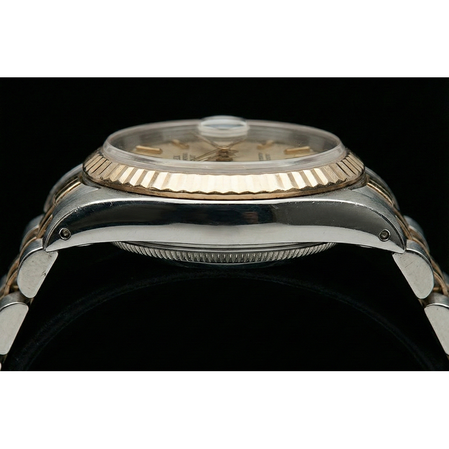 Montre Rolex Date Just pour femme avec cadran bicolore et bracelet jubilé