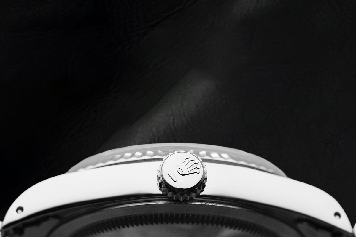 Montre Rolex Datejust, cadran noir serti de diamants, bracelet Oyster en acier inoxydable
