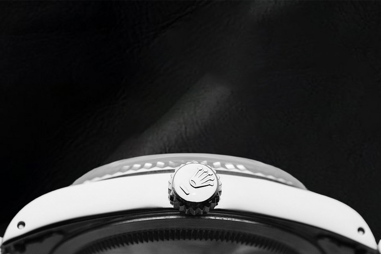 Montre Rolex Datejust, cadran noir serti de diamants, bracelet Oyster en acier inoxydable