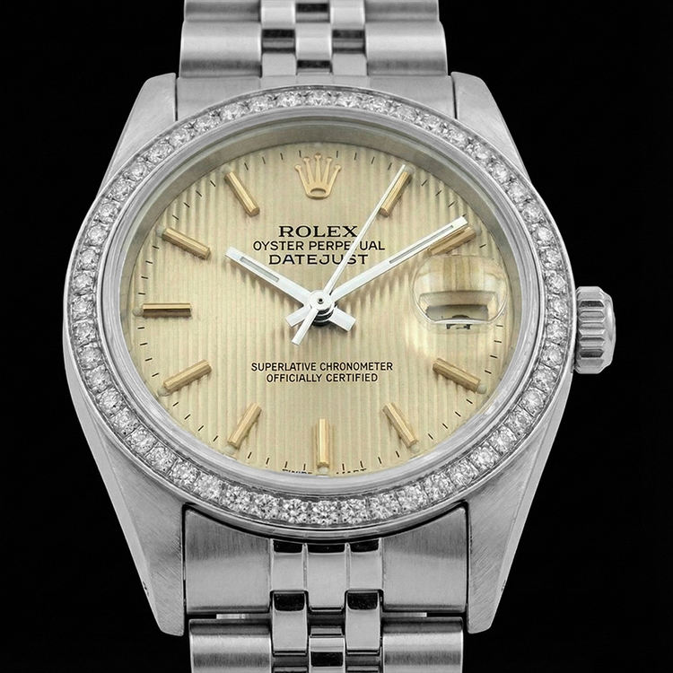 Montre Rolex Datejust pour femme avec cadran en bâton de tapisserie et lunette en diamant