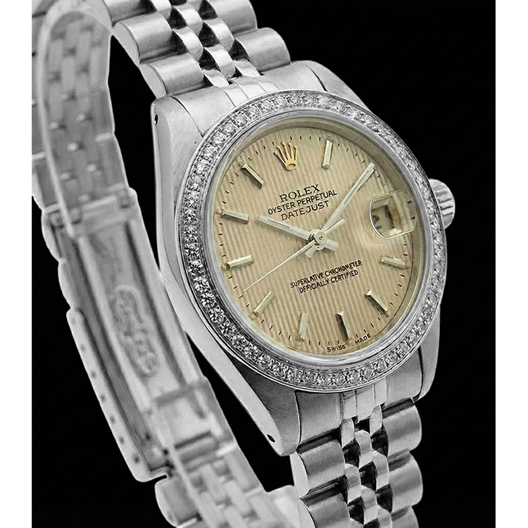 Montre Rolex Datejust pour femme avec cadran en bâton de tapisserie et lunette en diamant