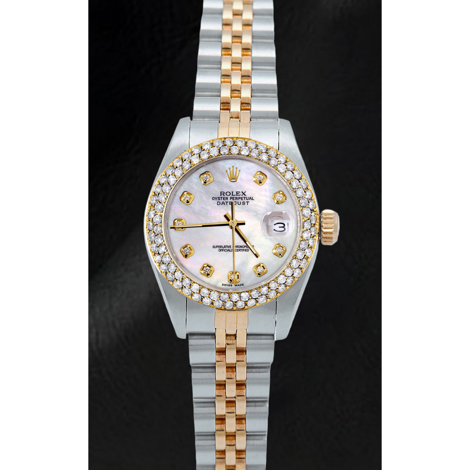 Montre Rolex Datejustpour femme avec cadran en nacre de 26 mm et lunette à double rangée de diamants