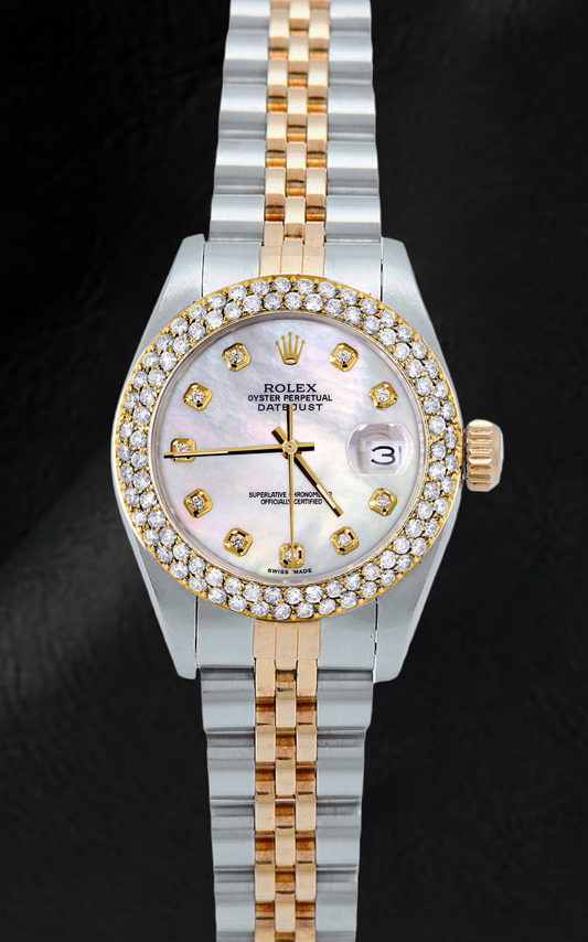 Montre Rolex Datejustpour femme avec cadran en nacre de 26 mm et lunette à double rangée de diamants