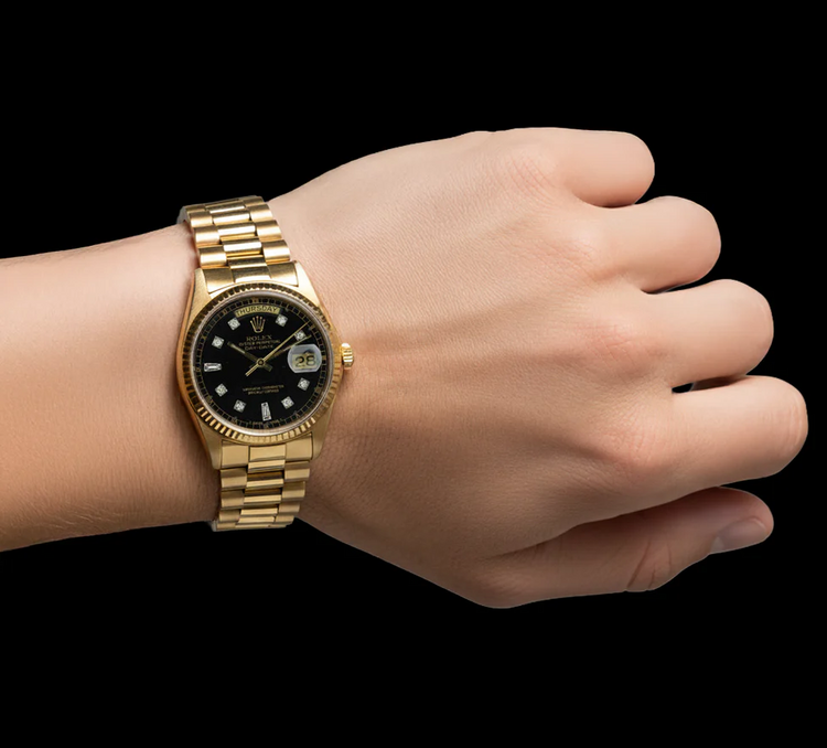 Montre Rolex Day-Date 36 mm pour homme, finition écorce, or jaune 18 carats, cadran noir