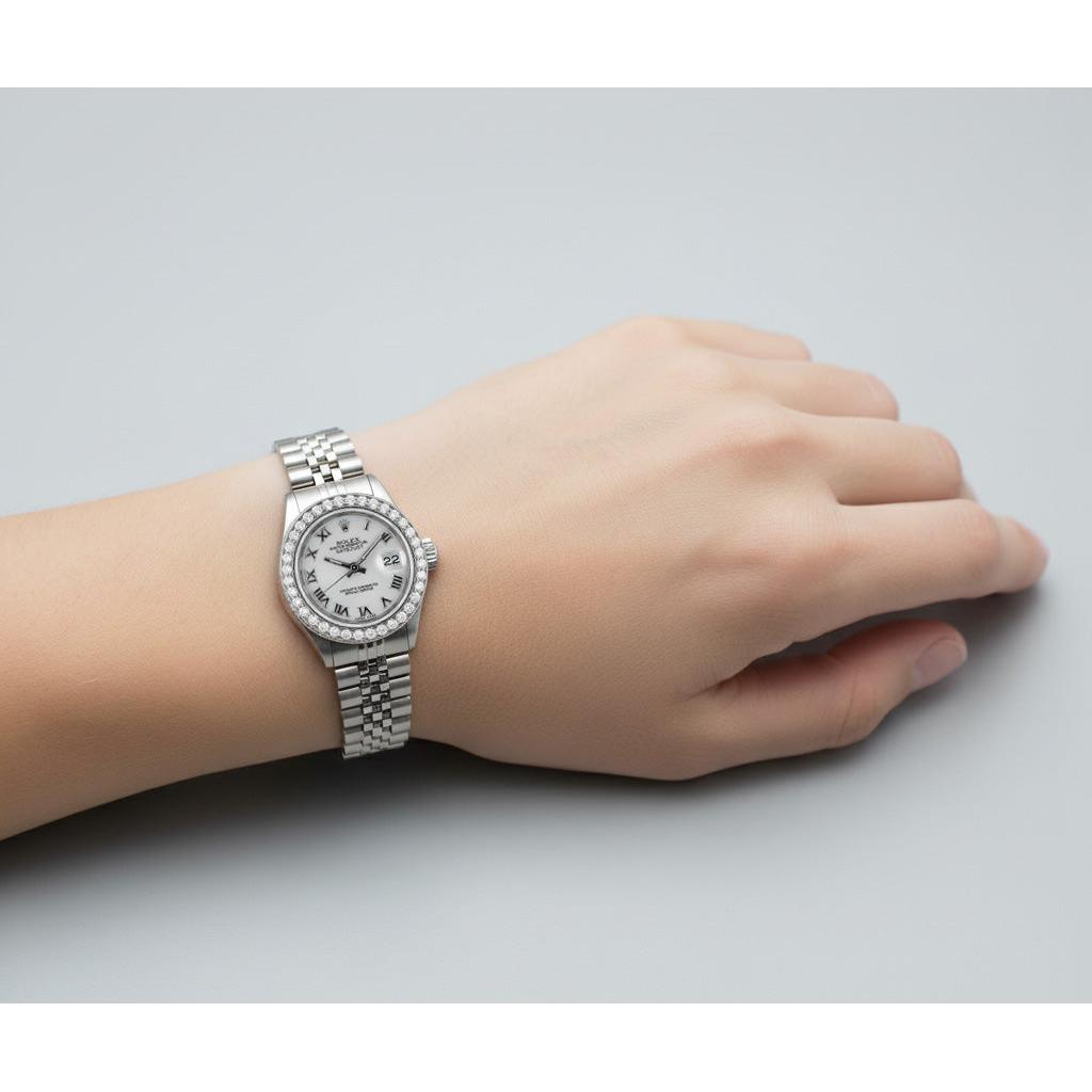 Montre Rolex Lady-Datejust 26 mm en acier avec fermoir caché en nacre blanche et diamants pour femme P4