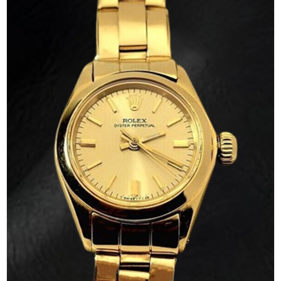 Montre Rolex Oyster Perpetual 24 mm avec cadran champagne et bracelet Oyster en or jaune