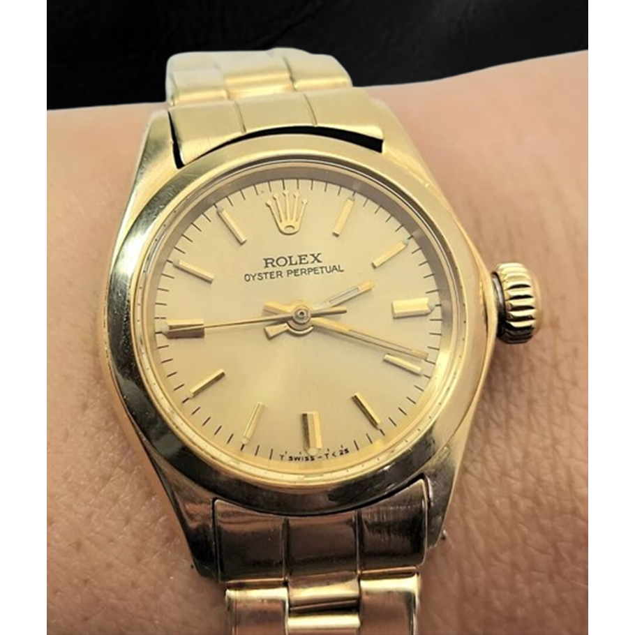 Montre Rolex Oyster Perpetual 24 mm avec cadran champagne et bracelet Oyster en or jaune