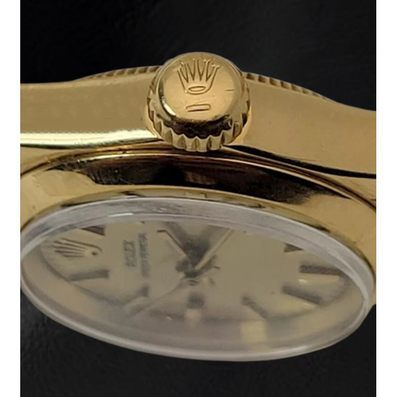 Montre Rolex Oyster Perpetual 24 mm avec cadran champagne et bracelet Oyster en or jaune