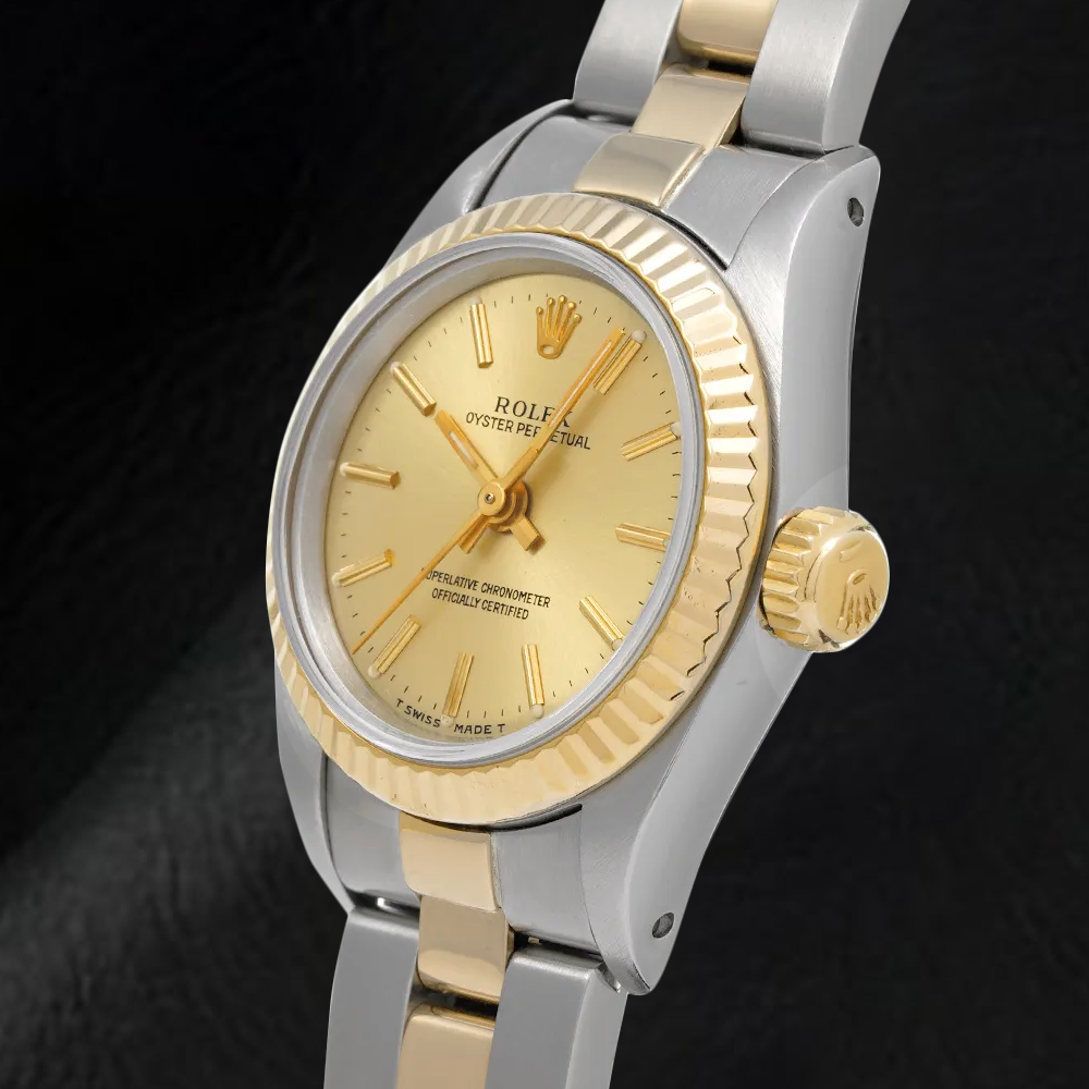 Montre Rolex Oyster Perpetual pour femme avec cadran champagne 67193